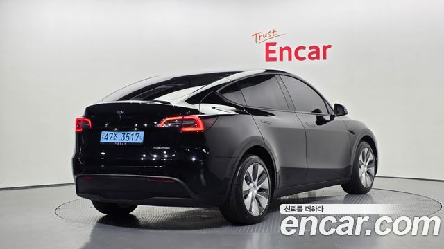 Tesla Model Y Long Range AWD - фото 1