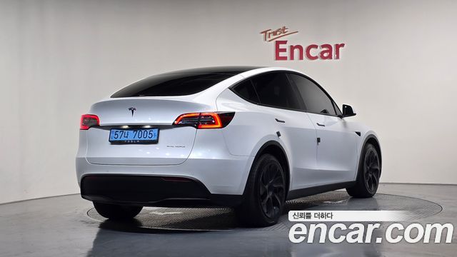 Tesla Model Y Long Range AWD - фото 1