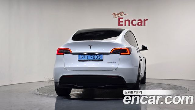 Tesla Model Y Long Range AWD - фото 3