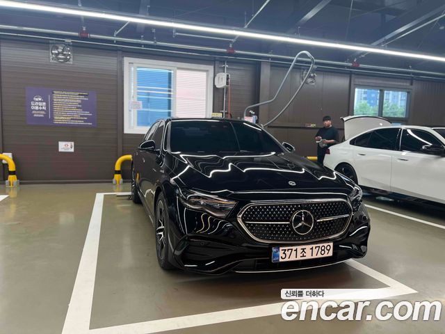 Mercedes-Benz E-Class W214 E300 4MATIC AMG Line - фото 1