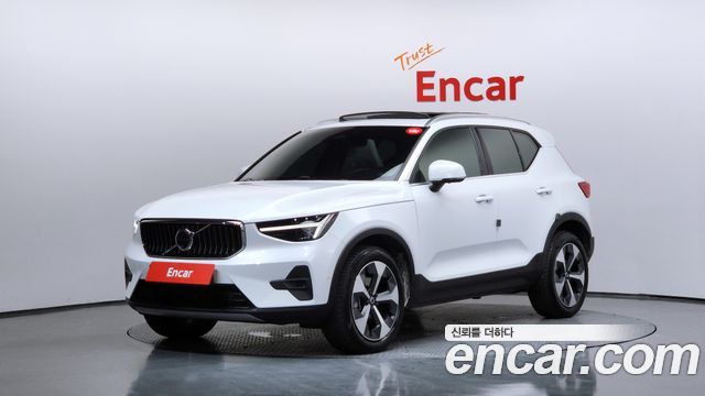 Volvo XC40 B4 Ultimate Bright - фото 0