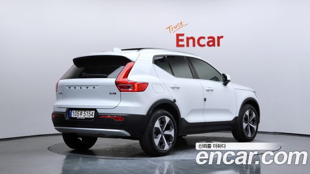 Volvo XC40 B4 Ultimate Bright - фото 1