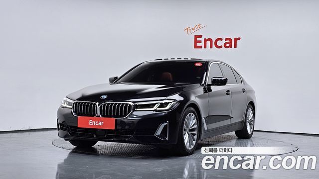 BMW 5-Series G30 520i Luxury - фото 0