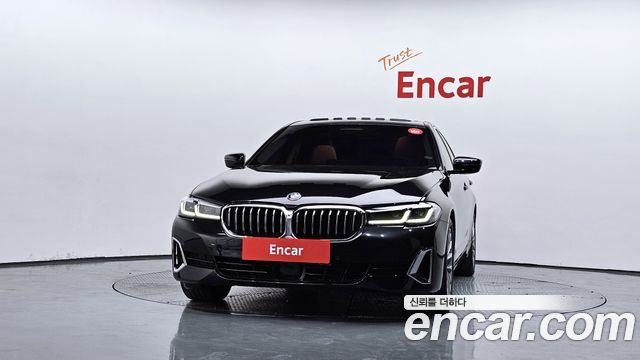BMW 5-Series G30 520i Luxury - фото 2