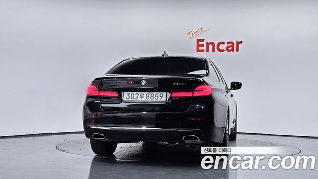 BMW 5-Series G30 520i Luxury - фото 3
