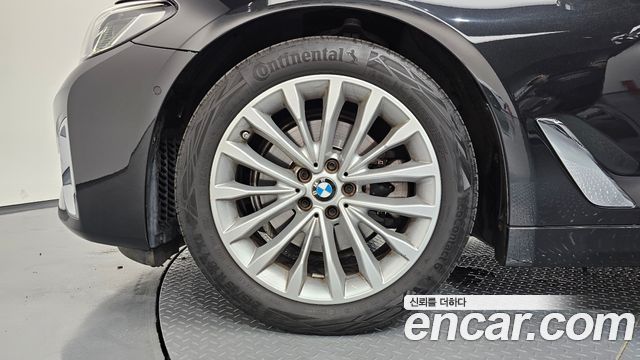 BMW 5-Series G30 520i Luxury - фото 4
