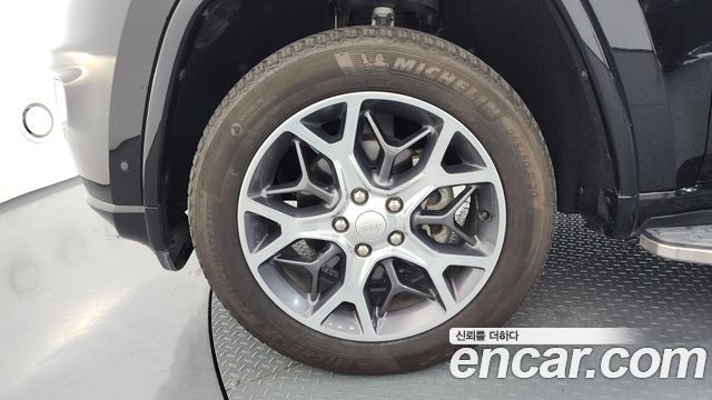 Jeep Cherokee 3.6 Overland WK2 - фото 4