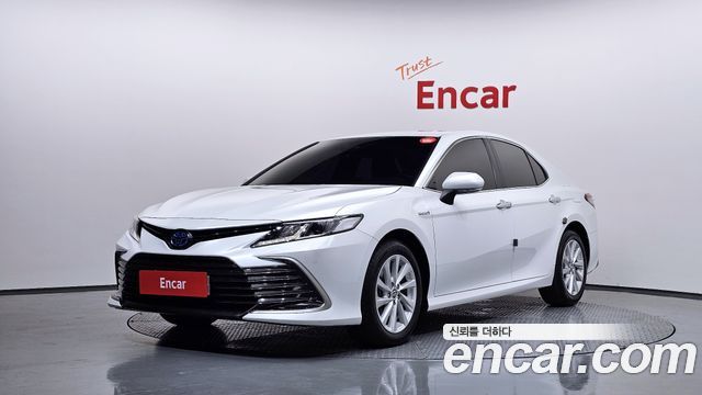 Toyota Camry XV70 2.5 LE Hybrid - фото 0