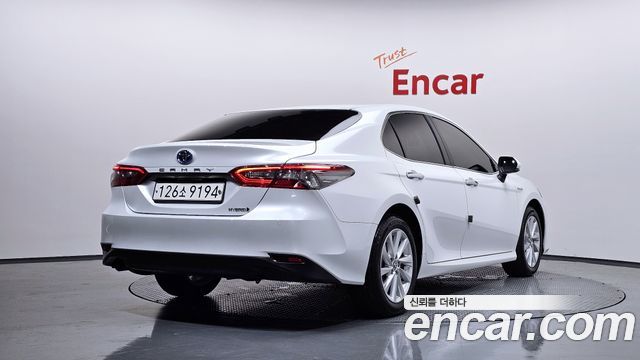Toyota Camry XV70 2.5 LE Hybrid - фото 1