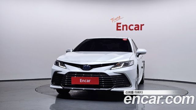 Toyota Camry XV70 2.5 LE Hybrid - фото 2