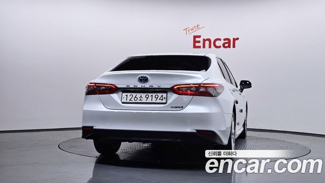 Toyota Camry XV70 2.5 LE Hybrid - фото 3