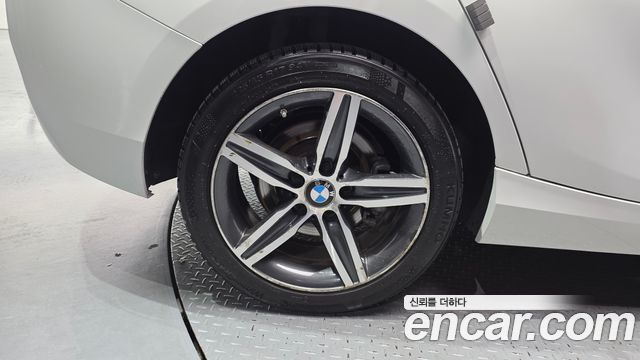 BMW 1-Series F20 118d Sport 5Door - фото 4