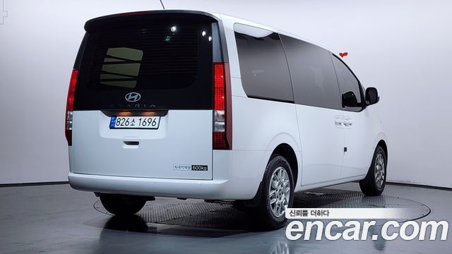 Hyundai Staria HEV 1.6 Cargo 5-Seater Modern - фото 1