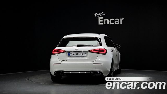 Mercedes-Benz A-Class W177 A220 Hatchback - фото 3