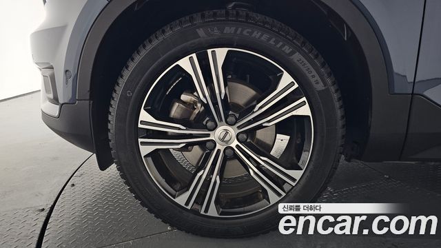 Volvo XC40 B4 Inscription - фото 3