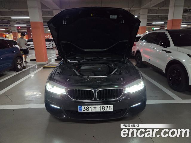 BMW 5-Series G30 520i M Sport - фото 0