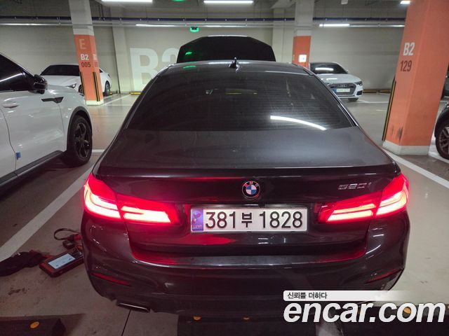 BMW 5-Series G30 520i M Sport - фото 1