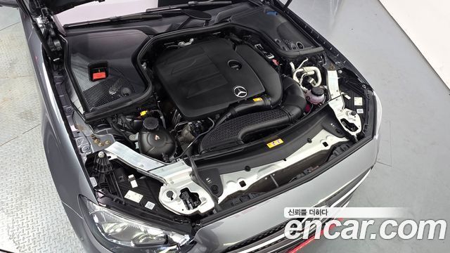 Mercedes-Benz E-Class W213 E350 4MATIC AMG Line - фото 4