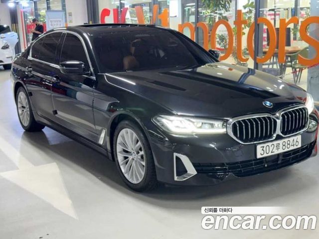 BMW 5-Series G30 520i Luxury - фото 1