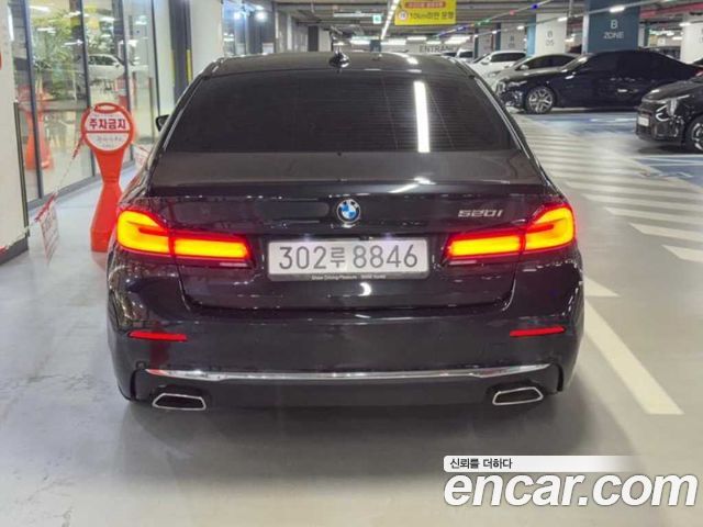 BMW 5-Series G30 520i Luxury - фото 4