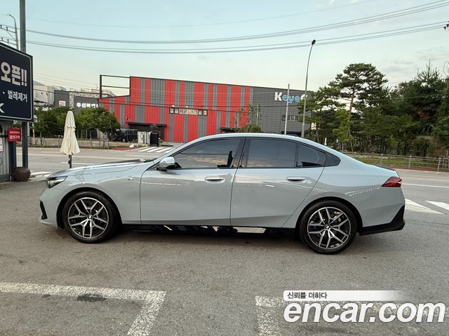 BMW 5-Series G60 520i M Sport - фото 1