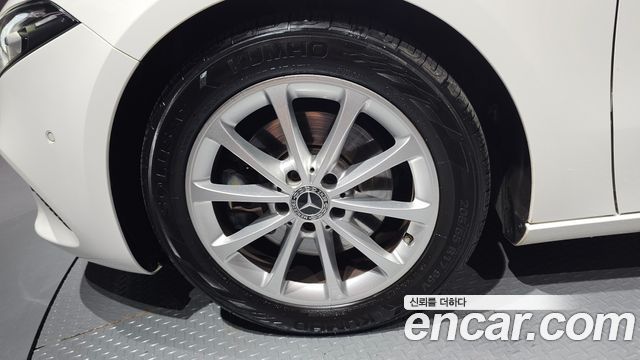 Mercedes-Benz A-Class W177 A220 Sedan - фото 4
