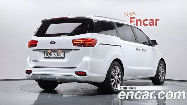Kia Carnival Новый 9-Seater Luxury - фото 1