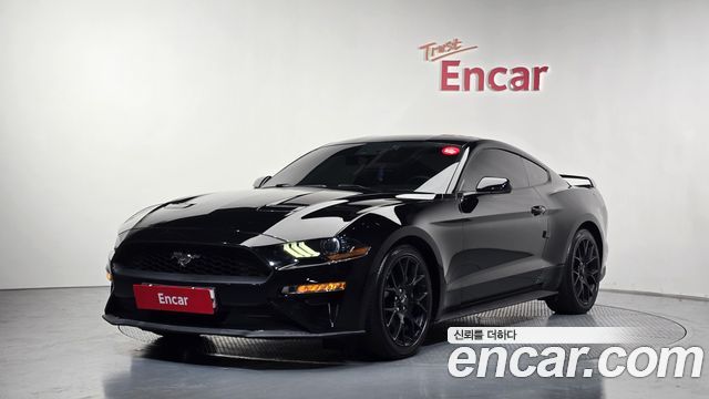 Ford Mustang Coupe - фото 0