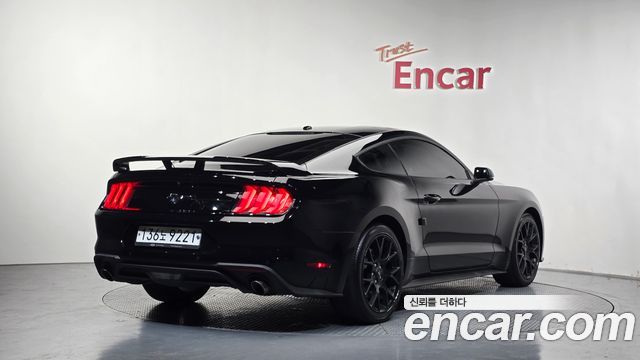Ford Mustang Coupe - фото 1