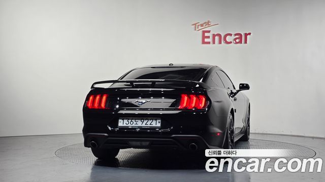 Ford Mustang Coupe - фото 3