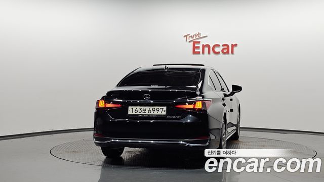 Lexus ES 7-го поколения Executive - фото 2
