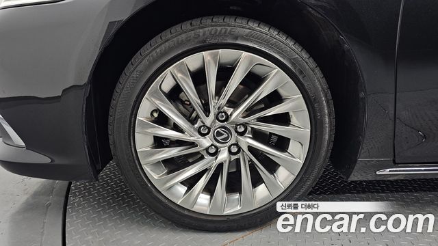 Lexus ES 7-го поколения Executive - фото 3
