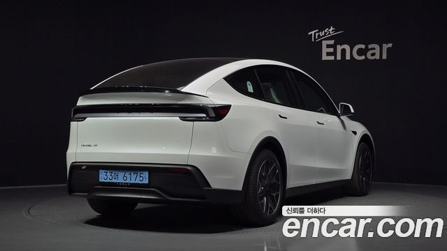 Tesla Model Y L Long Range AWD - фото 1
