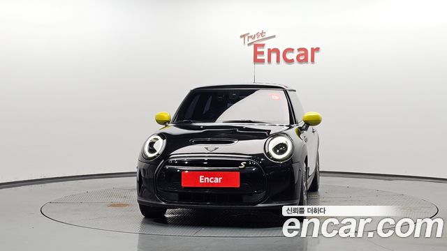 Mini Cooper SE Electric 3rd - фото 2