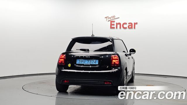 Mini Cooper SE Electric 3rd - фото 3