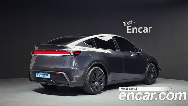 Tesla Model Y RWD - фото 1