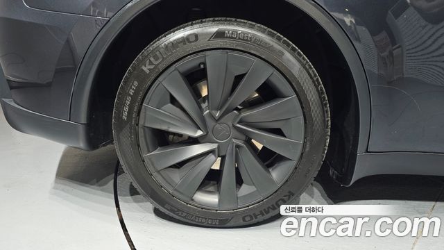 Tesla Model Y RWD - фото 4
