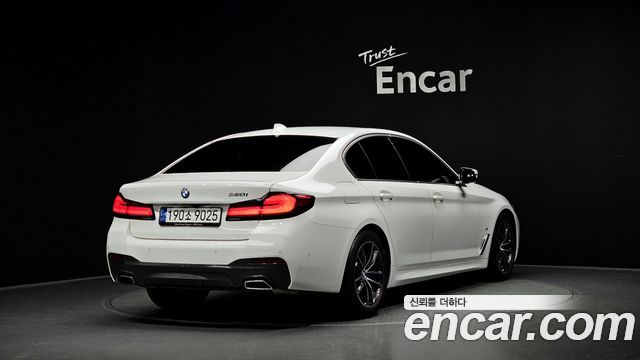BMW 5-Series G30 520i M Sport - фото 1