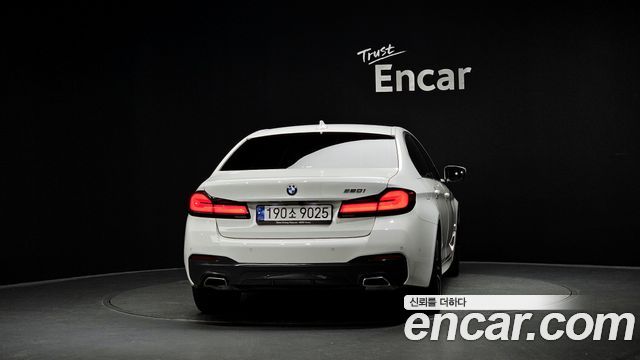 BMW 5-Series G30 520i M Sport - фото 3