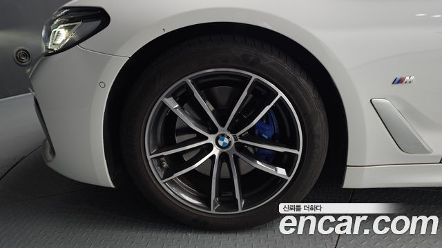 BMW 5-Series G30 520i M Sport - фото 4