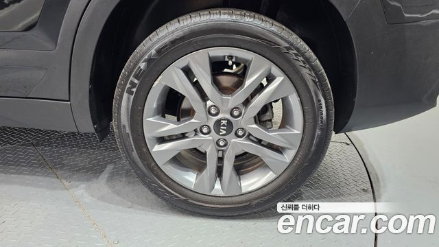 Kia Seltos Diesel 1.6 2WD Prestige - фото 4