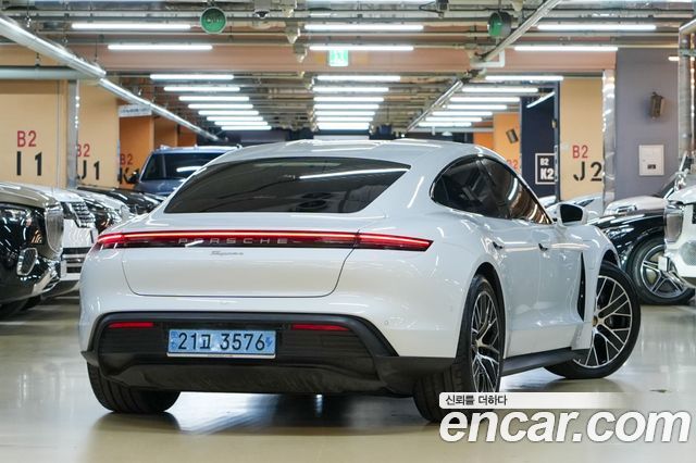 Porsche Taycan Base - фото 1