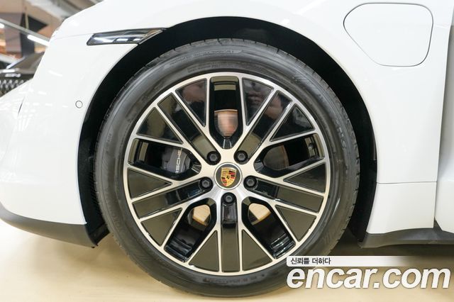 Porsche Taycan Base - фото 4