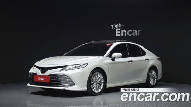 Toyota Camry XV70 2.5 - фото 0