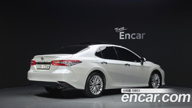 Toyota Camry XV70 2.5 - фото 1