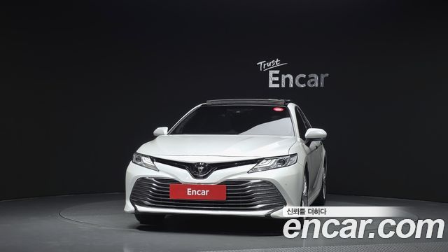 Toyota Camry XV70 2.5 - фото 2