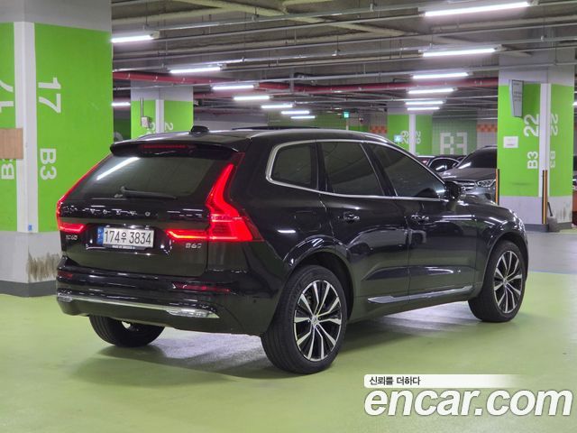 Volvo XC60 2-го поколения B6 Ultimate Bright - фото 3