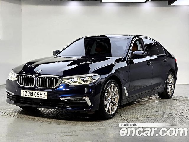 BMW 5-Series G30 530e Luxury - фото 0