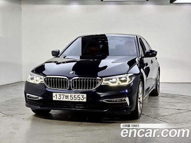 BMW 5-Series G30 530e Luxury - фото 1