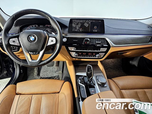 BMW 5-Series G30 530e Luxury - фото 4